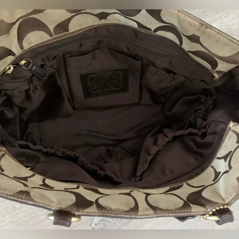 Vintage Coach Tote and or Diaper Bag 7 pockets inside, 2 outside slots & zipper - Picture 17 of 17